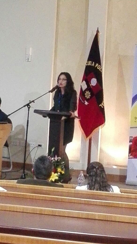 Foto 3 Presentación Ponencia Quito.jpg